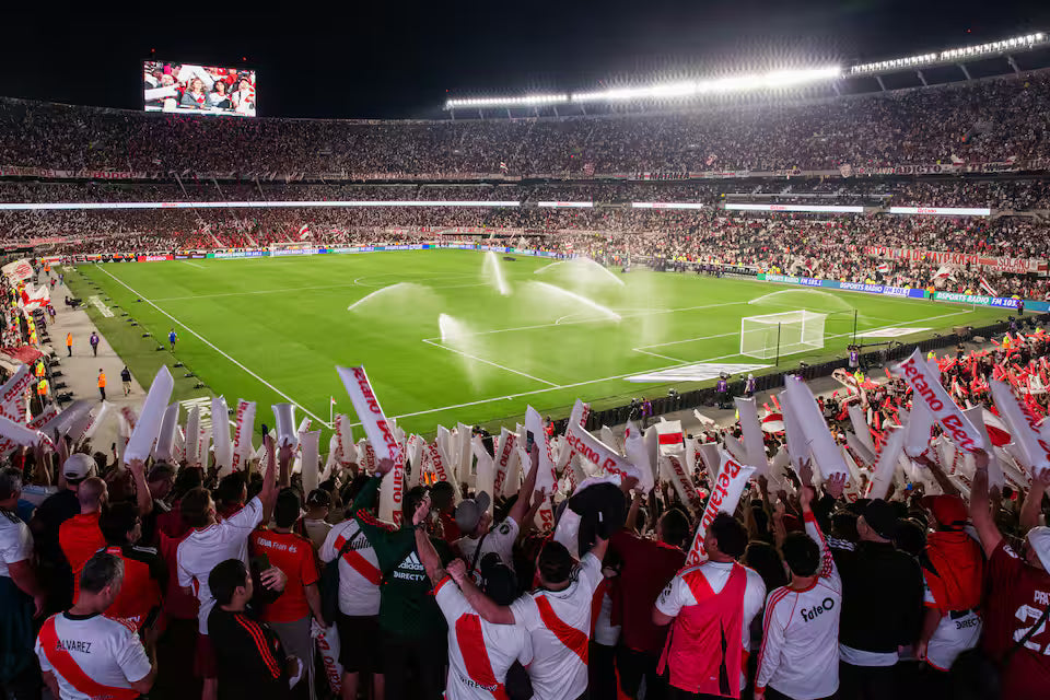 How a Billingual Guide at a Football Match in Buenos Aires Transforms the Experience
